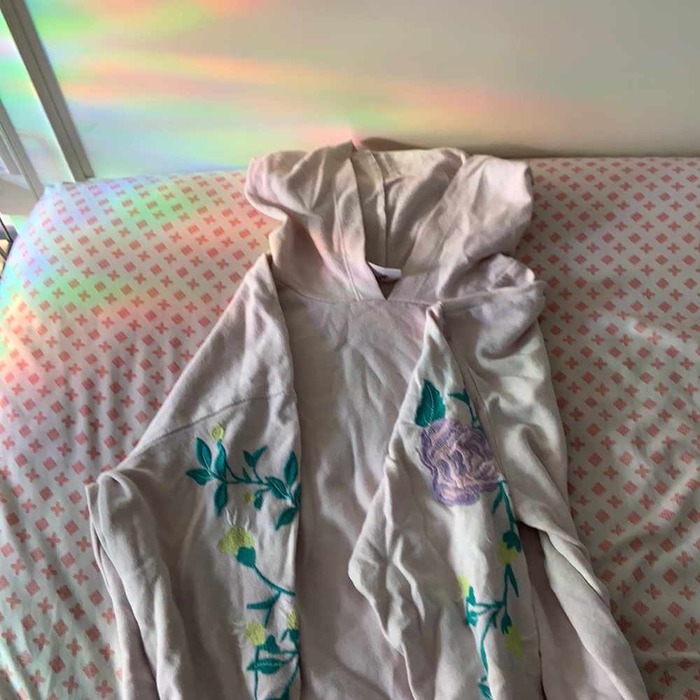 Thin light pink hoodie with flower decals
